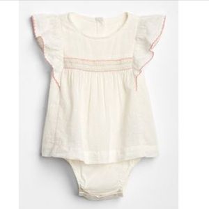 Baby Gap Girls Ruffle Onesie 0-3 months